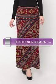 Sejarah singkat tenun troso desa troso kecamatan pecangaan kabupaten jepara adalah merupakan sentra kerajinan tenun ikat dan merupakan produk unggulan dari kabupaten jepara setelah industri mebel. Rok Tenun Jepara Baju Wanita Terbaru Kain Tenun Ikat Murah Tenun Troso Jepara Antik Blanket Tenun Ikat Kain Tenunan
