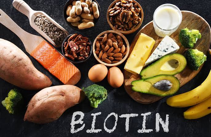 Biotin: Bedeutung für Haarwachstum und Gesundheit