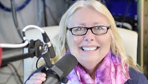 Midlife Dreams and KBEK 95.5 Radio: Linda Cullen and Aprilâ€™s Silk Scarf  Giveaway Moment