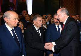 Yıldırım akbulut başbakan olduktan sonra turgut özal makamına ziyarete gelir. Ckpy7prfj0mosm