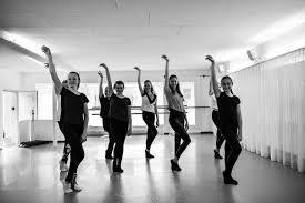 Jazz dance is a performance dance and style that in the united states arose in the mid 20th century. Jazz Dance Tanzstadio Aha