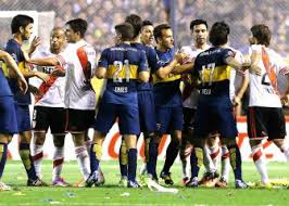 Millions of football mad fans in argentina are eagerly counting down to the first ever 'superclasico' copa libertadores final. Con Quien Va Messi En El Superclasico Boca River As Argentina