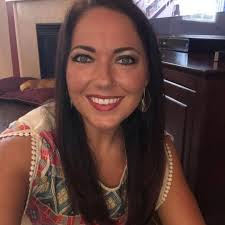 Help us wish this beautiful lady a Happy Happy Birthday! 🥳 🎂Leslie we  hope that you enjoy your day and celebrate big!! 🥳🎂🎉 xoxo ❤