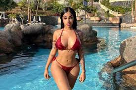 Yailin La Mas Viral - Free pics, galleries & more at Babepedia