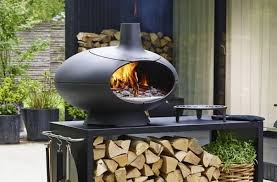 You can build an inexpensive outdoor pizza oven with supplies found at your local hardware store. The Best Outdoor Pizza Ovens For Gardens Direct Stoves