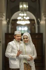 .sunda, cantik baju pengantin adat sunda photograph below, is section of baju pengantin adat sunda publishing which is arranged within gaun belum mutiara, payet dan tetekbengeknya lah. Adey Suhendra Dey1226 Profile Pinterest