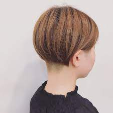 画像に含まれている可能性があるもの 1人以上 クローズアップ ボブ 刈り上げボブ 髪型