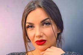 Elettra lamborghini ha pubblicato su instagram una foto insieme alle sorelle gemelle lucrezia e flaminia e le tre sono gocce d'acqua. Elettra Lamborghini Chi E Il Padre Marito E Fratelli Viterbocitta It