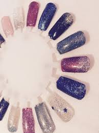 Pour avoir de jolies mains, il vous faut une belle manucure. Modele Vernis Semi Permanent Pour Les Fetes De Fin D Annee Decoration Ongle Idee Ongles Ongle Semi Permanent