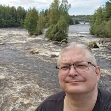 I joined LinkedIn exactly 21 years ago, making me one of the pioneers of  the platform. As there is over one billion members using LinkedIn today, I  am among the first 0,0001 (