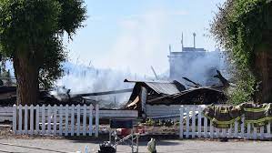 Dos iglesias fueron incendiadas en canadá el miércoles, como venganza por el hallazgo de los cuerpos de más de 750 menores indígenas enterrados en un internado. Jisxedebrhuldm