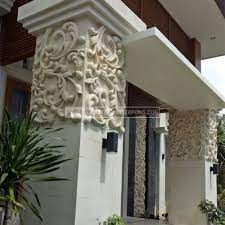 Pilar teras/pilar rumah menggunakan lempengan batu tebal 8cm karena tiang teras sudah ada berupa cor beton, relief pilar ukiran untuk melapisi cor beton agar lebih indah, cara pemasanganya seperti relief tempelan diding, dengan ditempel pada tiang teras yang sudah. Pilar Teras Yang Unik Dengan Motif Ukiran Jual Batu Alam Terlengkap Dijakarta