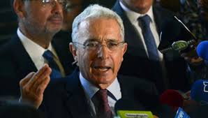 En 1996 álvaro uribe vélez, entonces gobernador de antioquia, legaliza la creación de la convivir el cóndor, concediéndole la dirección a luis alberto villegas uribe. Alvaro Uribe Estados Unidos Sospecho Repetidamente De Vinculos Del Expresidente De Colombia Con Paramilitares Mundo El Comercio Peru