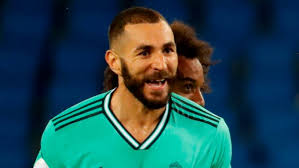 Benzema tutorial haircut in the urls. Video Controversial Karim Benzema Goal Puts Real Madrid 2 0 Up Football Espana