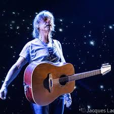 Parmi la cinquantaine de chansons qui se sont accumulées au fil des saisons. Jean Louis Aubert Tour Dates Concert Tickets Live Streams
