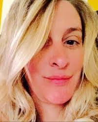 Lynn Dion's Instagram, Twitter & Facebook