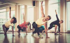 Semplicemente sfruttando la forza di gravità potrai allenare tutti i muscoli del corpo e bruciare grassi più velocemente. 7 Idee Per Iniziare A Fare Aerobica In Casa Come Fare Aerobica A Casa