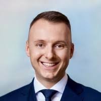 600+ profilů „Pruski“