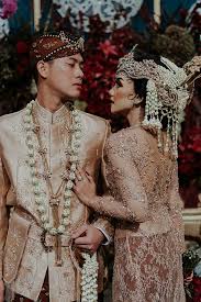 Foto indoor & lokasi outdoor dengan kamera digital. Pernikahan Sunda Dan Jawa Ala Dhila Rega The Wedding The Bride Dept