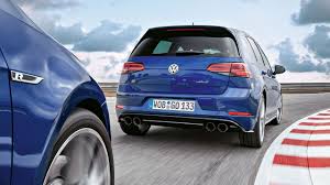 The volkswagen golf (mk7) (also known as the golf vii) is a small family car produced by german automobile manufacturer volkswagen, as the seventh generation of the golf and the successor to the golf mk6. Vw Golf Vii R Facelift 2017 Im Fahrbericht Auto Motor Und Sport