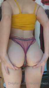 Leonelaiman spreading her hairy ass III