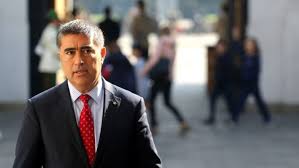 Mario desbordes dijo en el programa #stockdisponible de freddy stock, que cristián larroulet es una mala influencia, responsable de muchas de las malas decisiones de la moneda y que ojalá no estuviera. La Jugada Mas Arriesgada De Desbordes