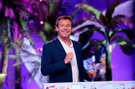 Christian donne les réponses aux questions posées des candidats et. Les 12 Coups De Midi La Finale Du Combat Des Maitres Samedi 4 Juillet Sur Tf1
