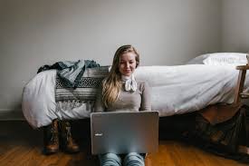 Language conexion met à votre disposition un corps professoral anglophone et vous propose plusieurs thèmes et formules de cours pour pratiquer l'anglais. Les Avantages A Etre Professeur Particulier En Ligne