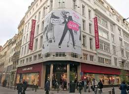 L'incendie du magasin les nouvelles galeries sur la canebière à marseille cause la mort de 73 personnes. Histoire De L Incendie Qui A Ravage Les Nouvelles Galeries De La Canebiere Made In Marseille