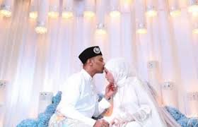 Hakim mazhar mohd johar ve fauziah abdullah mansoor'un ikinci çocuklarıdır. Azrinaz Mazhar Hakim Hamil 7 Bulan Syukur Diberi Peluang Mengandung Lagi Pada Usia 42 Tahun Saya Tidak Sangka Jarak Agak Rapat Dengan Anak Ketiga Hiburan Mstar