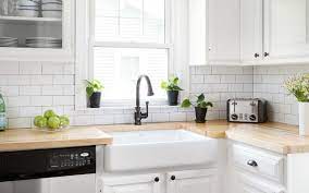 A farmhouse sink is a traditional style that has reemerged in the modern kitchen due to its unique fireclay sinks are a type of ceramic sink. 10 Drool Worthy Farmhouse Sinks For Kitchens