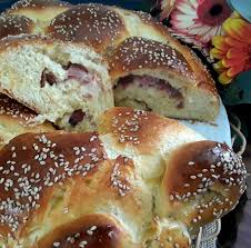 Un bellissimo pan brioche alla nutella a forma di corona. Corona Di Pan Brioche Salata Ricette Per Pasqua