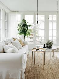 Une Maison Ancienne A La Decoration Contemporaine Planete Deco A Homes World Deco Maison Deco Maison Ancienne Salons Minimalistes