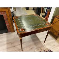 Antika Panosundaki Pin