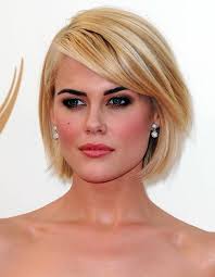 Side Swept Bangs Short Bob Haircut With Side Swept Bangs Short Hair Styles Thin Hair Haircuts Short Hair With Bangs