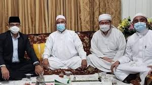 Habib rizieq syihab bersama 5 orang lainnya ditetapkan jadi tersangka kerumunan di petamburan. Ustaz Tengku Zul Meninggal Kuasa Hukum Habib Rizieq Ulama Yang Tegas Suara Jakarta