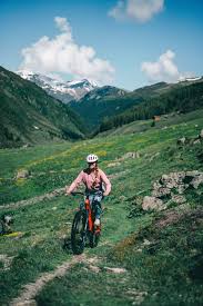 Biken In Graubunden Zuruck Zur Natur In Der Wunderschonen Schweiz Radtouren Ferien Schweiz Schweiz