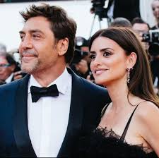 Bakelite (a type of durable plastic popular in the 1930s) devotees scour flea markets and antique shops for utensils with handles in the usual colors of red, butterscotch yellow, or apple green. Penelope Cruz And Javier Bardem S Entire Relationship Timeline