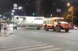 Последние новости россии и мира на тему «украина» за сегодня. Po Stolichnoj Ulice Nochyu Vozili Samolet Foto Video Chitajte Na Ukr Net