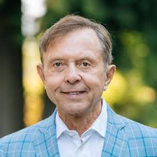 Eric Muir's Instagram, Twitter & Facebook