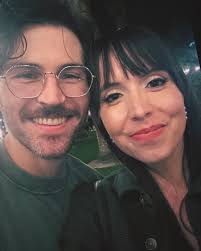 Leila Bond's Instagram, Twitter & Facebook