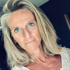 Which Greek islands are best to visit in September for relaxation, beaches,  and food?