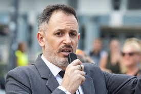 Daniel Stricker diffamiert die SVP und gesteht Urkundenfälschung