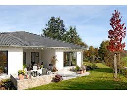 Stift Einfamilienhaus Von Fertighaus Weiss Gmbh Hausxxl Winkelbungalow Fertighaus Klassisch Walmdach Outdoor Decor Bungalow Home Decor