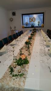 Tischdeko Und Raumdeko Zur Goldenen Hochzeit Goldenen Hochzeit Raumdeko Tischdeko Goldene Hochzeit Deko Tischdeko Goldene Hochzeit Tisch Dekorieren