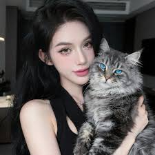 如果你长得漂亮，你会遇到你一见钟情的人。但如果你长得丑…你就会是唯一一个被闪电击中的人。😂