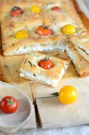 Fougasse Maison Aux Tomates Cerises Fromage De Chevre Et Ricotta Recettes De Cuisine Recette Tomates Cerises