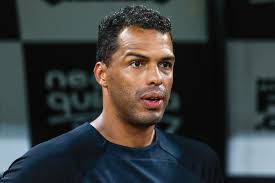 Fernando Lázaro corre riscos ao repetir rodízio de VP no Corinthians