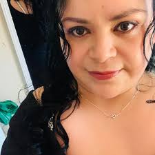 💙Los detalles de este modelo B54-354 de la colección Elán se convierten en  el protagonista. Sus increíbles bolsillos laterales nunca antes vistos en  vestidos de quinceaños y su espectacular cauda desmontable, hacen