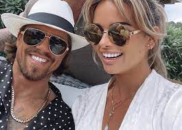 Nog geen dag nadat bekendraakte dat andré hazes en monique westenberg definitief uit elkaar zijn, heeft de zanger een potentiële nieuwe liefde op het oog. Sarah Doet Boekje Open Over Vakantie Andre Hazes Superguide